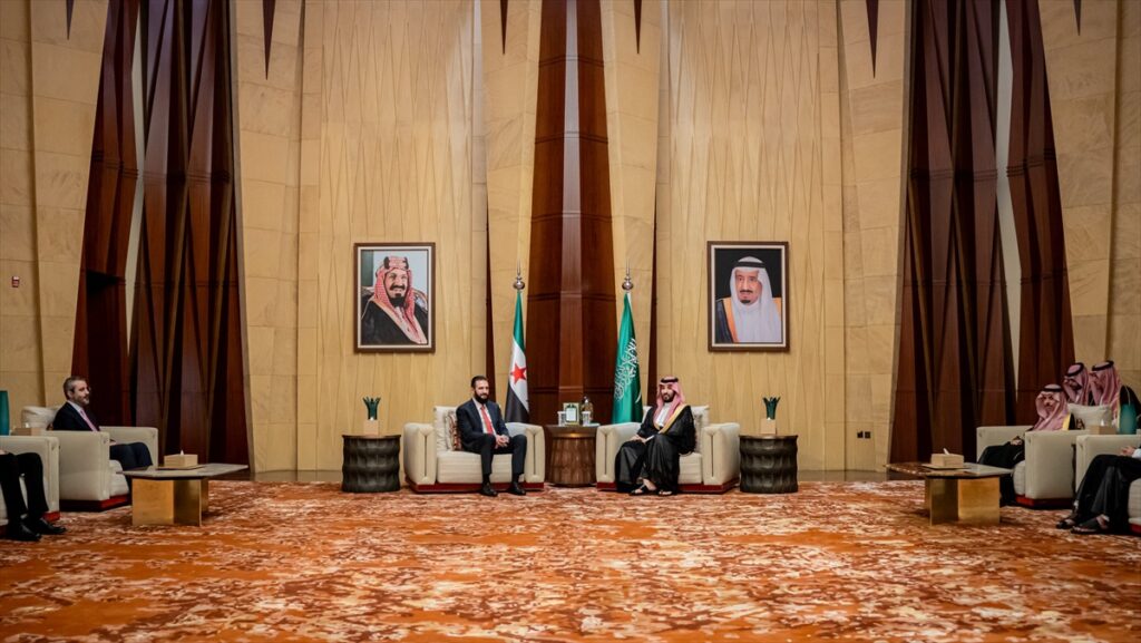Suriye Cumhurbaşkanı Şara, Riyad’da Veliaht Prens Muhammed bin Selman ile görüştü